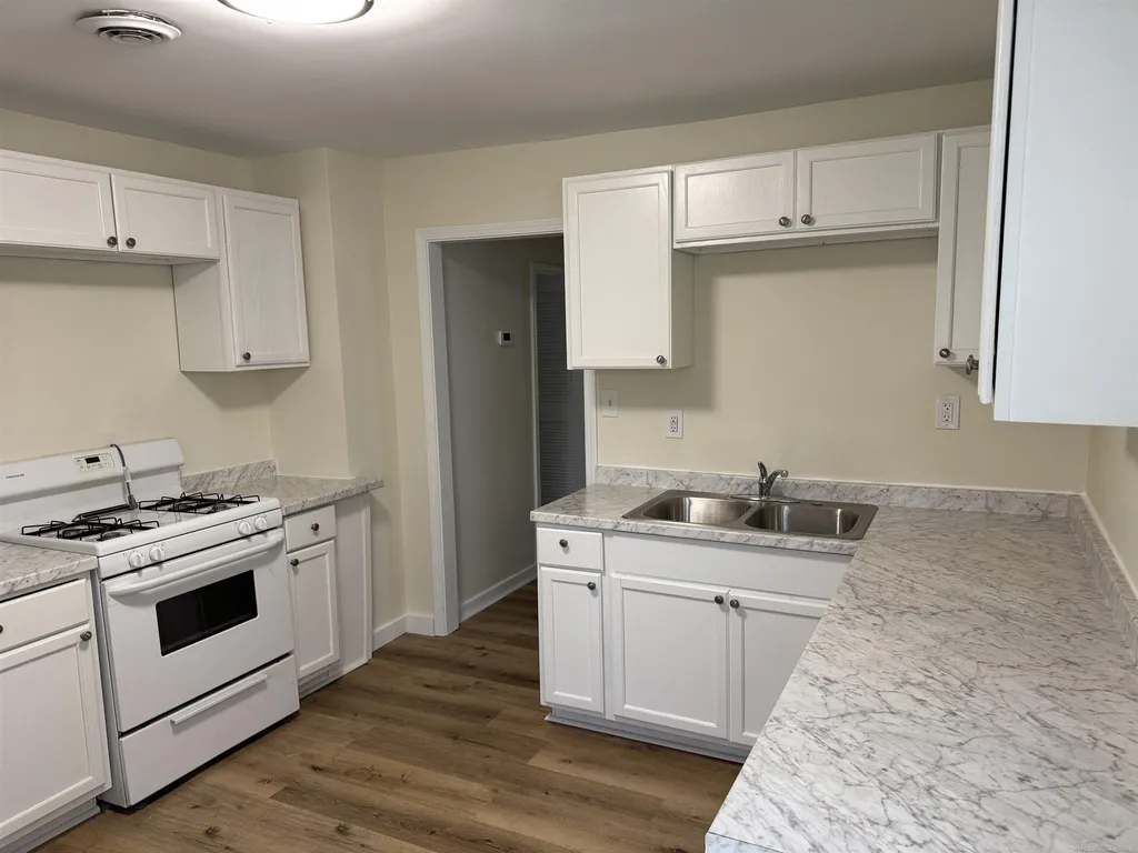 8275 Essex Avenue Warren City MI 48089