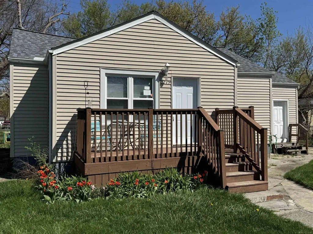 8275 Essex Avenue Warren City MI 48089
