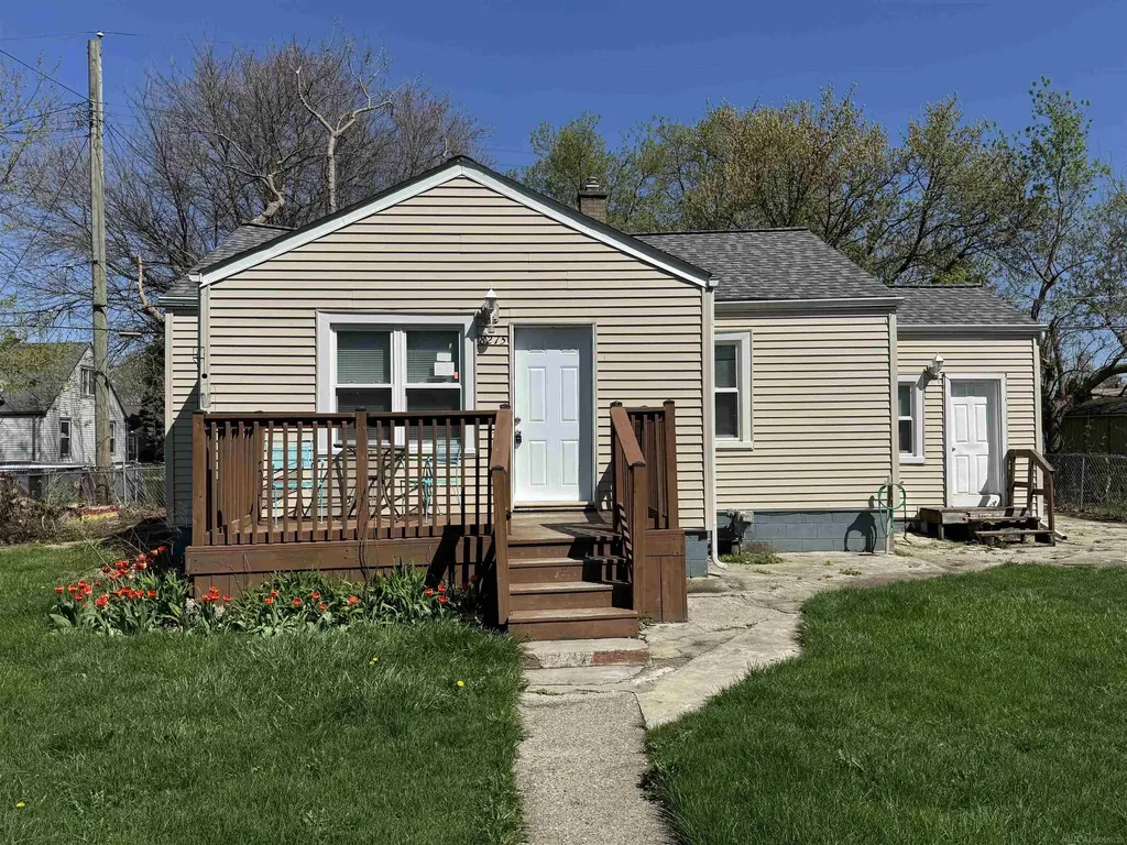 8275 Essex Avenue Warren City MI 48089