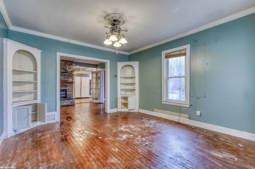 42550 La Croix St Street Clinton Charter Township MI 48036