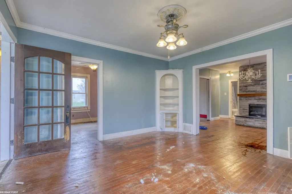 42550 La Croix St Street Clinton Charter Township MI 48036