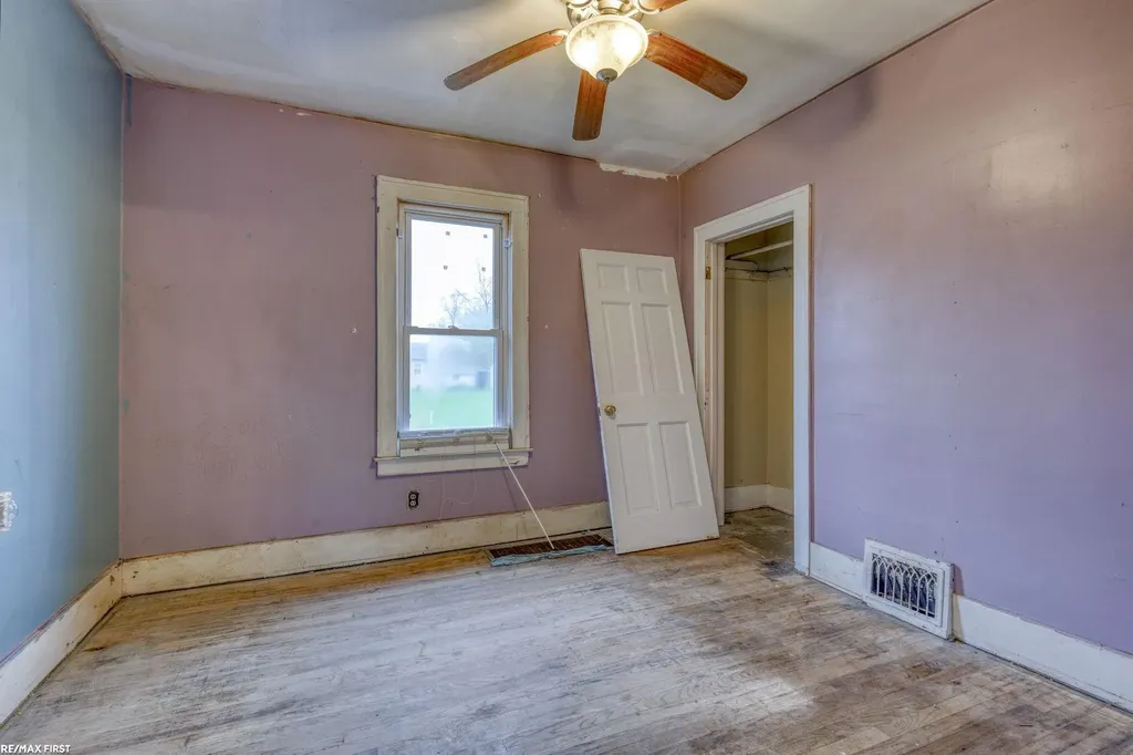 42550 La Croix St Street Clinton Charter Township MI 48036