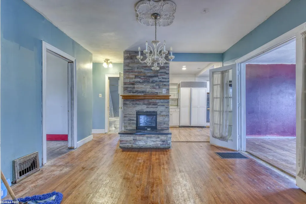 42550 La Croix St Street Clinton Charter Township MI 48036
