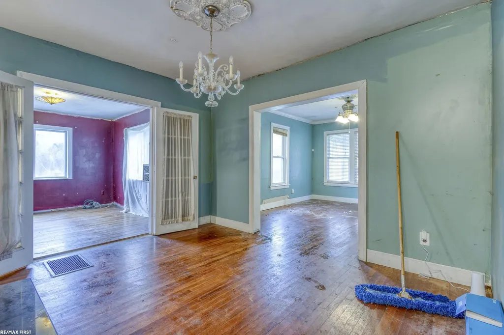 42550 La Croix St Street Clinton Charter Township MI 48036