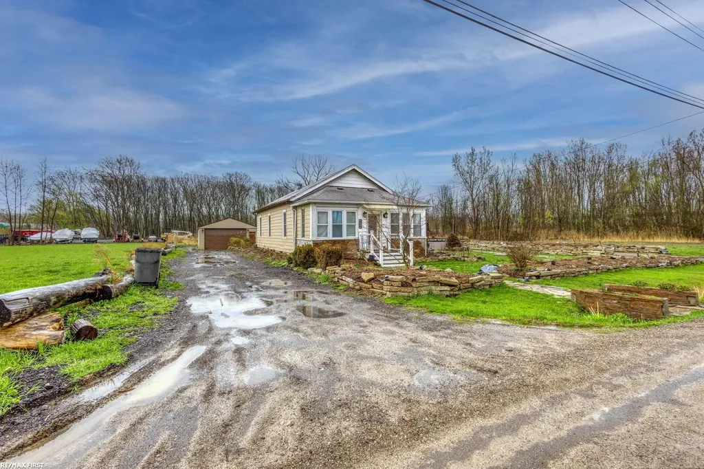 42550 La Croix St Street Clinton Charter Township MI 48036