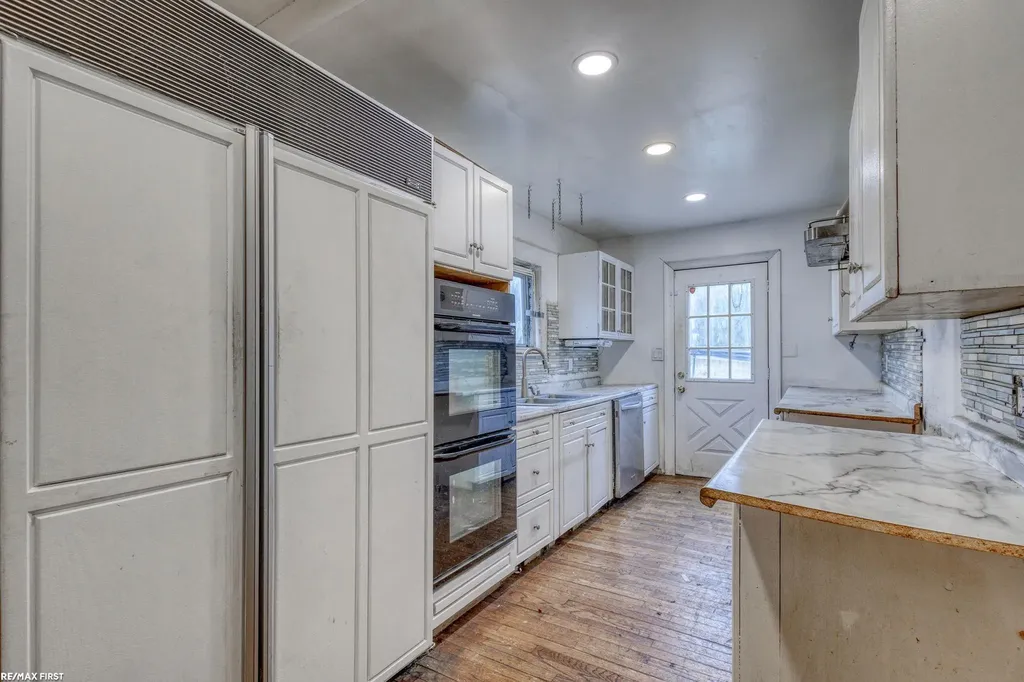 42550 La Croix St Street Clinton Charter Township MI 48036