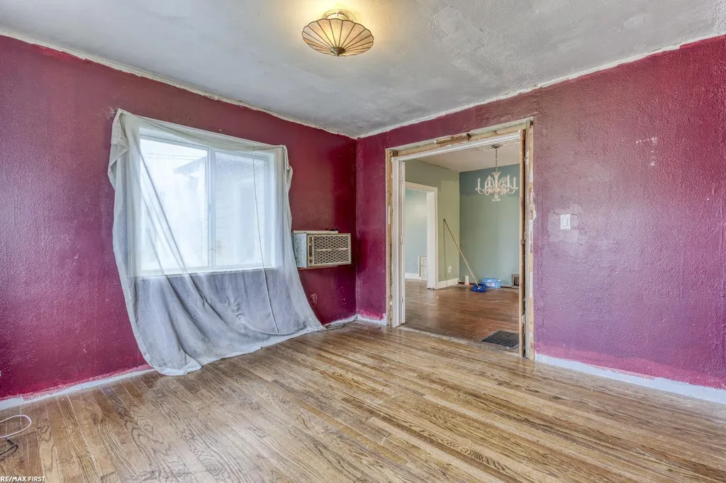 42550 La Croix St Street Clinton Charter Township MI 48036