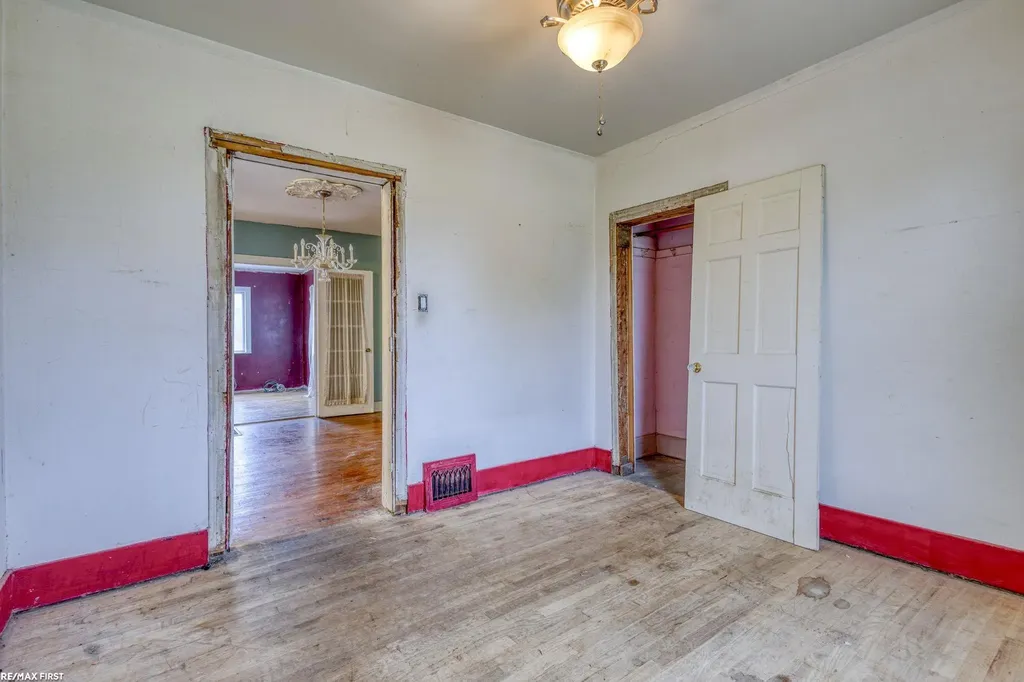 42550 La Croix St Street Clinton Charter Township MI 48036