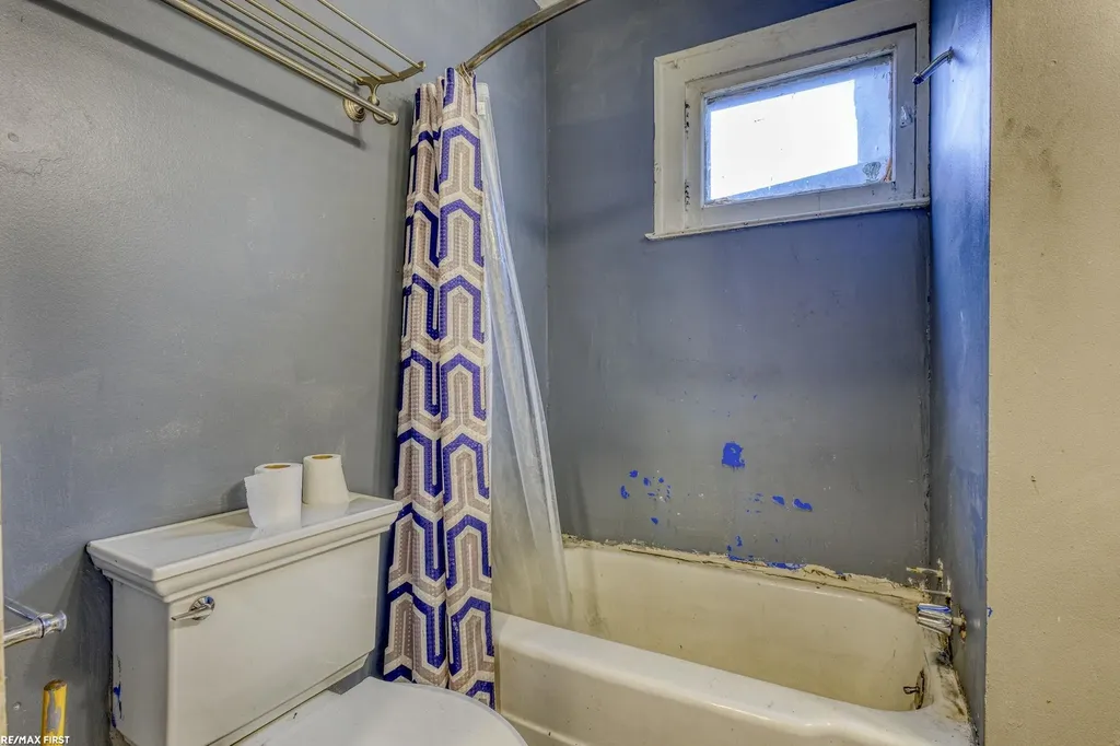 42550 La Croix St Street Clinton Charter Township MI 48036