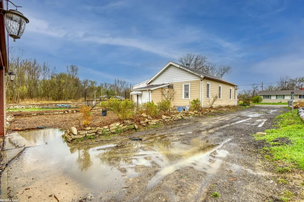 42550 La Croix St Street Clinton Charter Township MI 48036