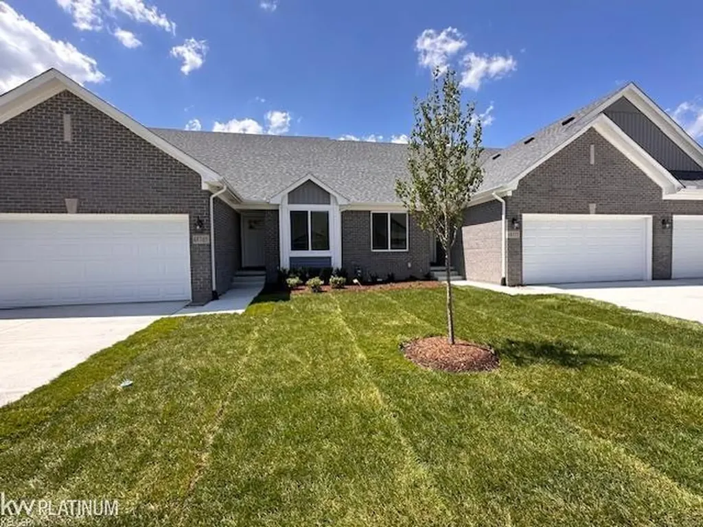 48389 Applegrove Lane Chesterfield Township MI 48051