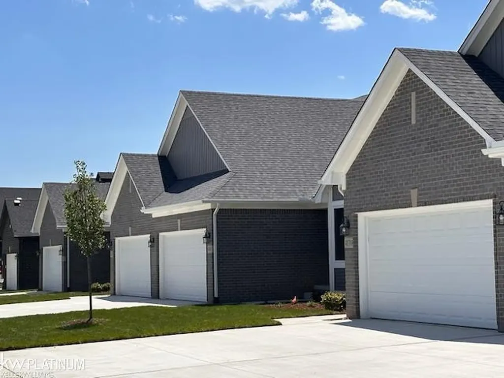 48389 Applegrove Lane Chesterfield Township MI 48051
