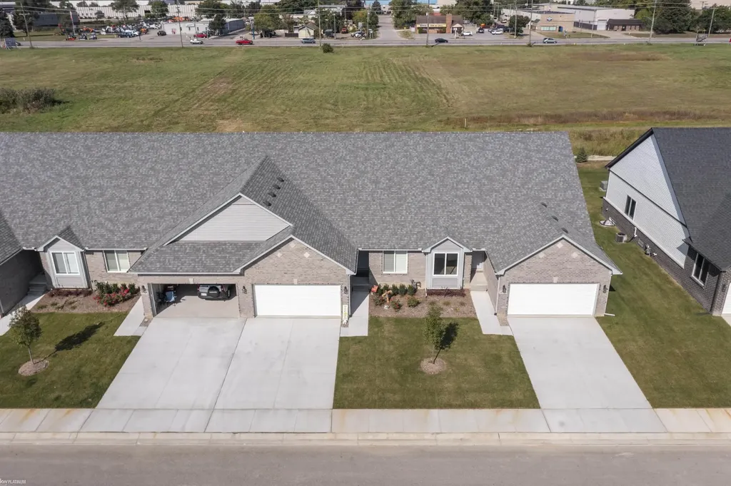 48389 Applegrove Lane Chesterfield Township MI 48051