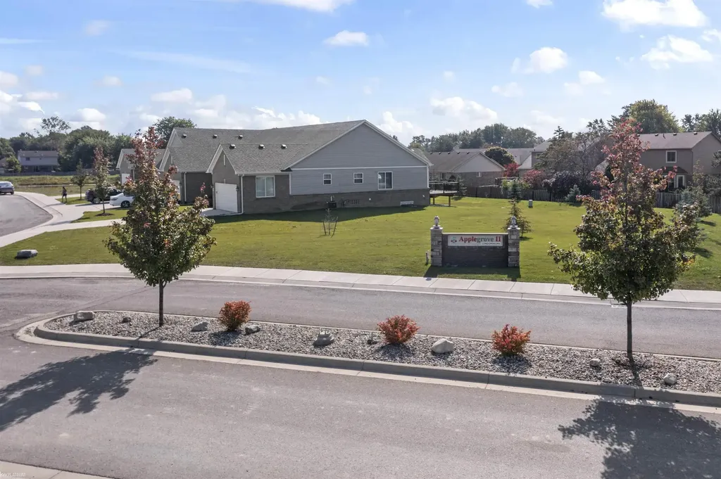 48389 Applegrove Lane Chesterfield Township MI 48051
