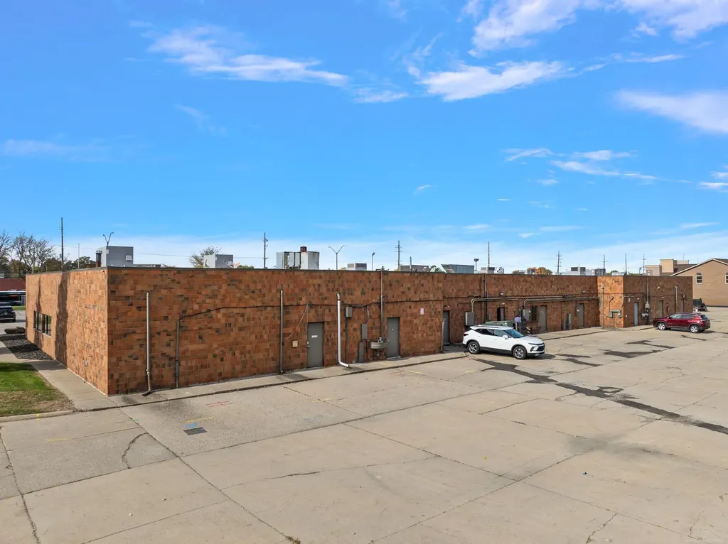 41560 - 41660 Garfield Road Clinton Charter Township MI 48038