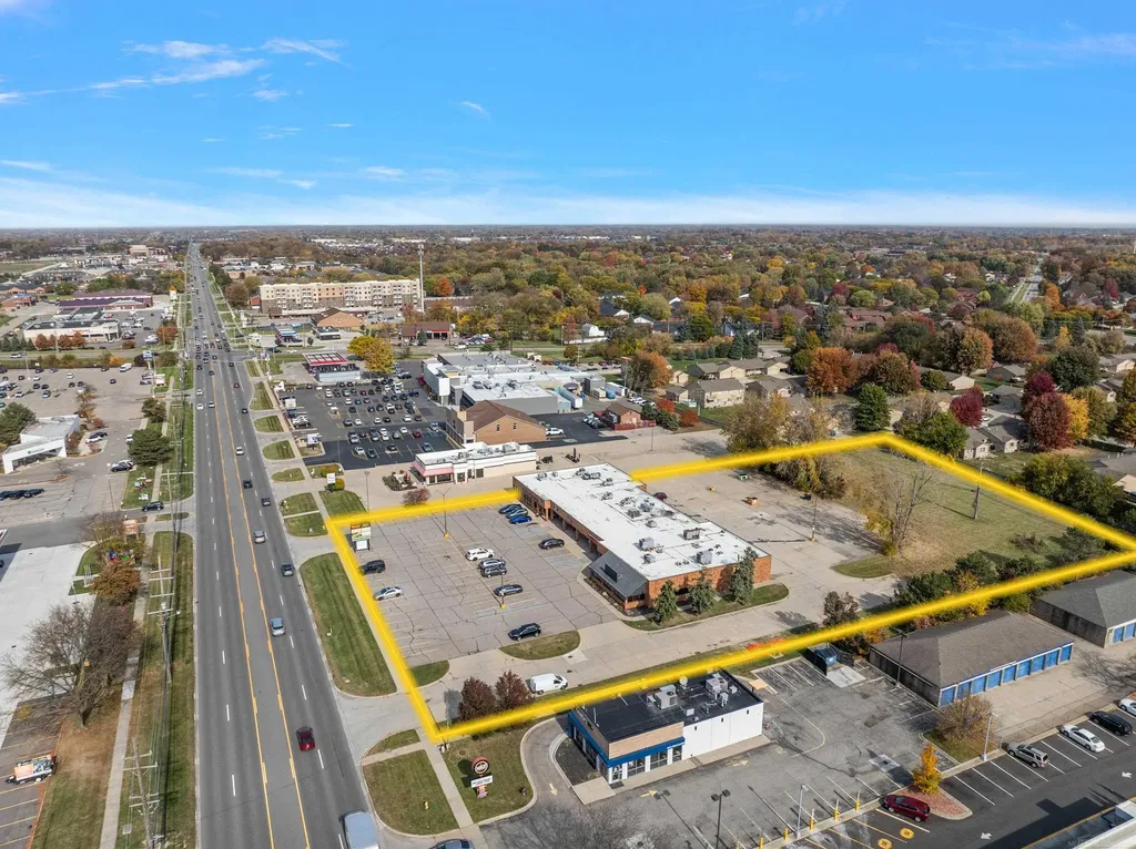 41560 - 41660 Garfield Road Clinton Charter Township MI 48038