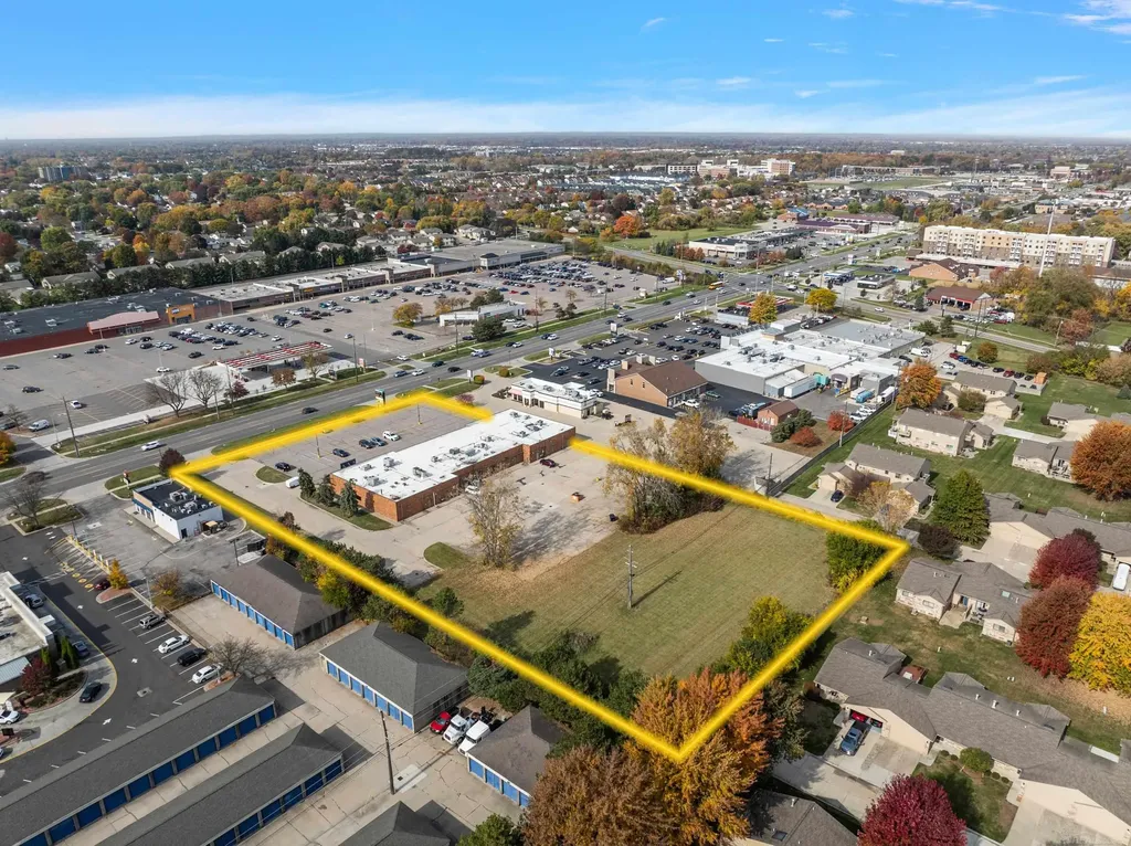 41560 - 41660 Garfield Road Clinton Charter Township MI 48038