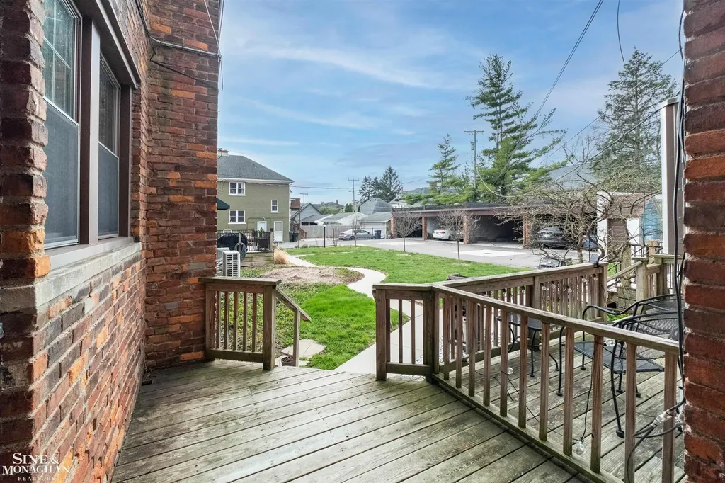 377 Rivard Boulevard Grosse Pointe City MI 48230