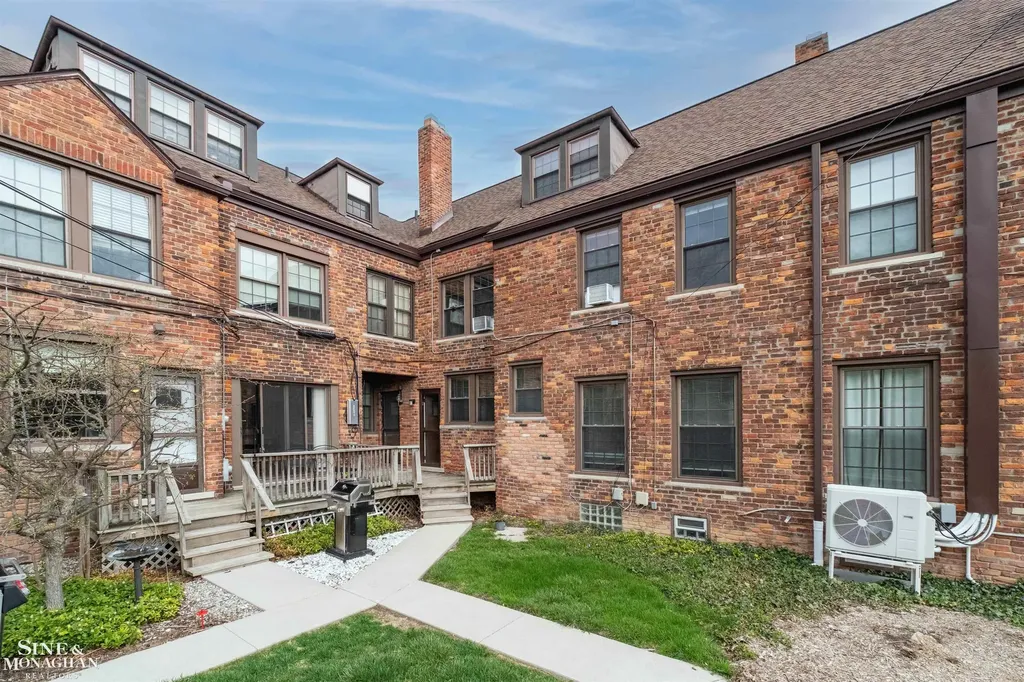 377 Rivard Boulevard Grosse Pointe City MI 48230