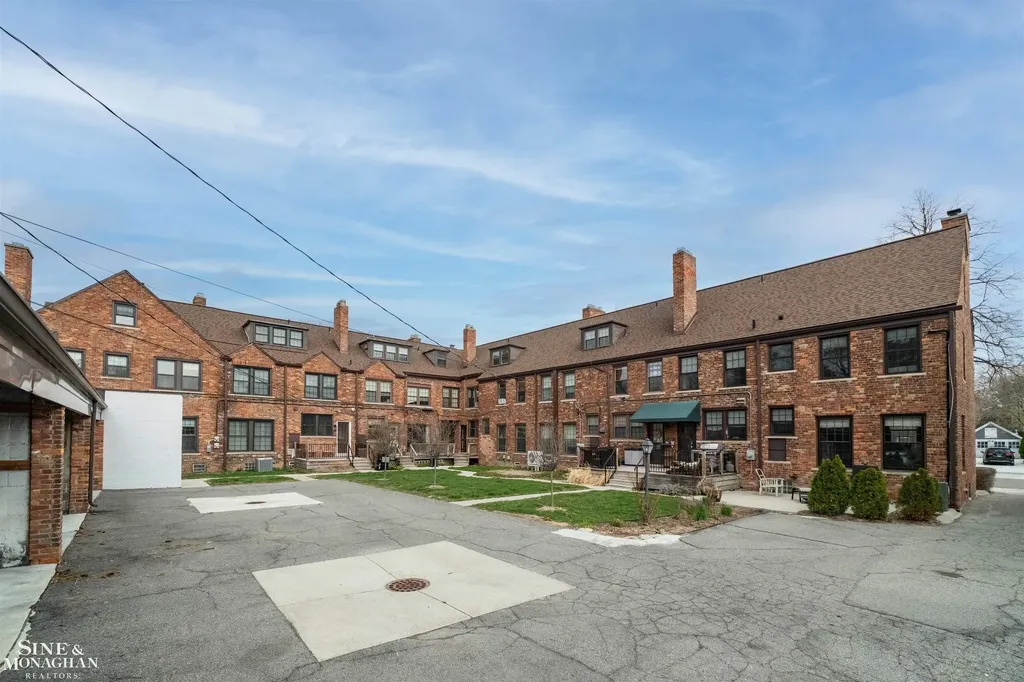 377 Rivard Boulevard Grosse Pointe City MI 48230
