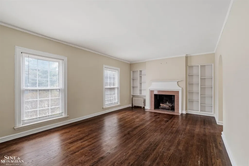 377 Rivard Boulevard Grosse Pointe City MI 48230