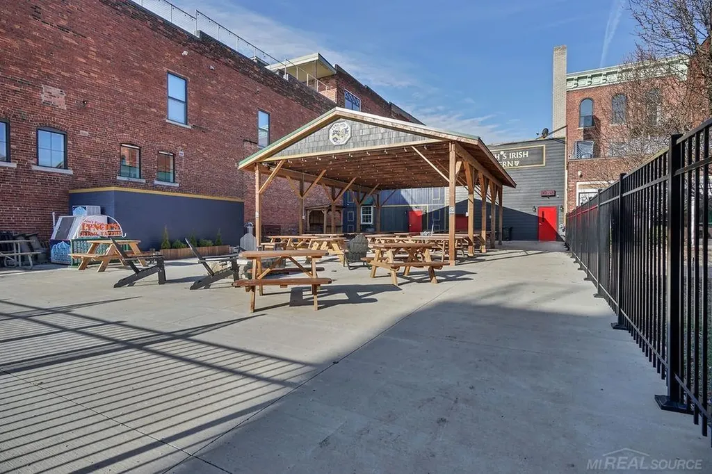 210 Huron Ave. Avenue Port Huron City MI 48060