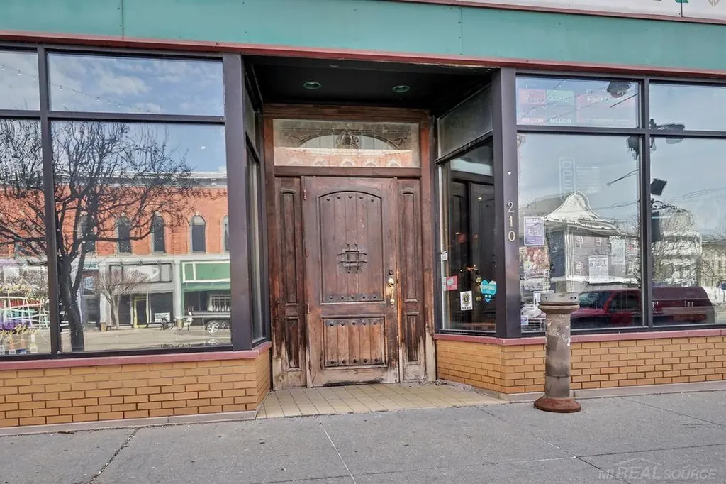 210 Huron Ave. Avenue Port Huron City MI 48060