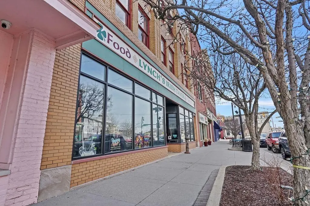 210 Huron Ave. Avenue Port Huron City MI 48060