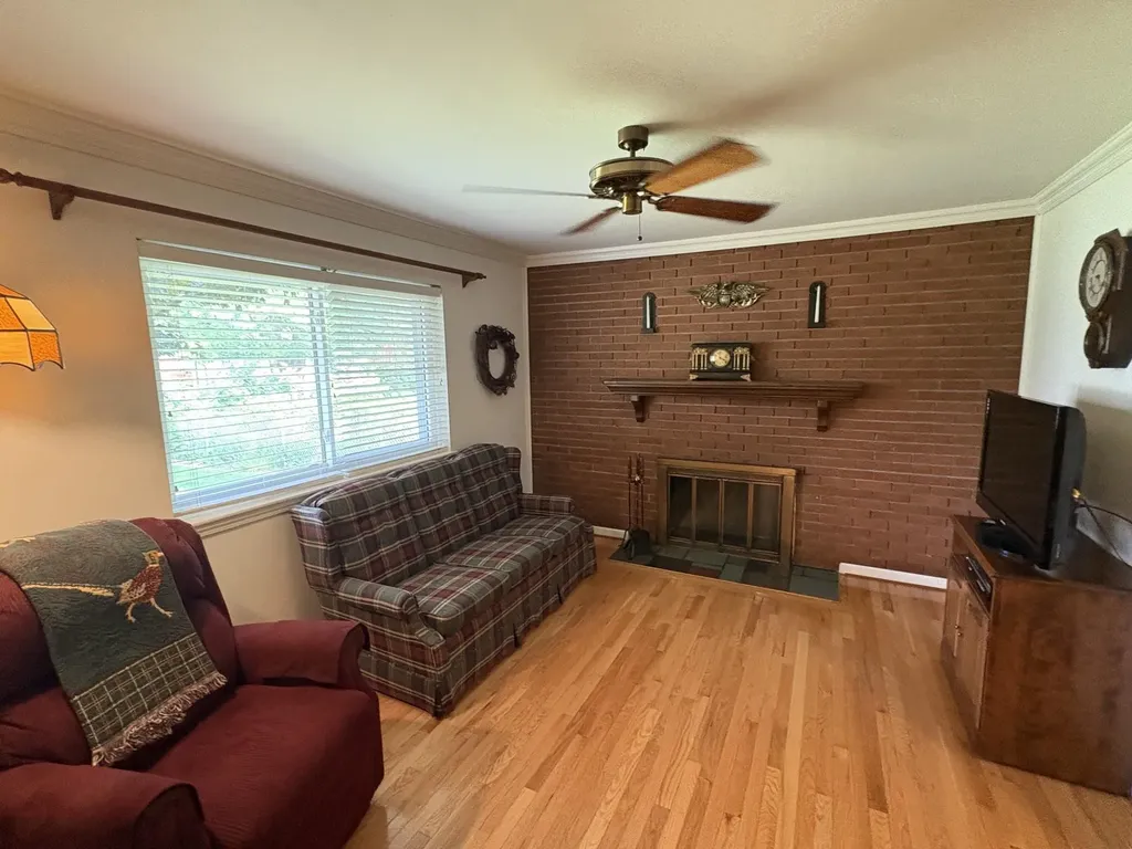 29619 Pinto Drive Warren City MI 48093