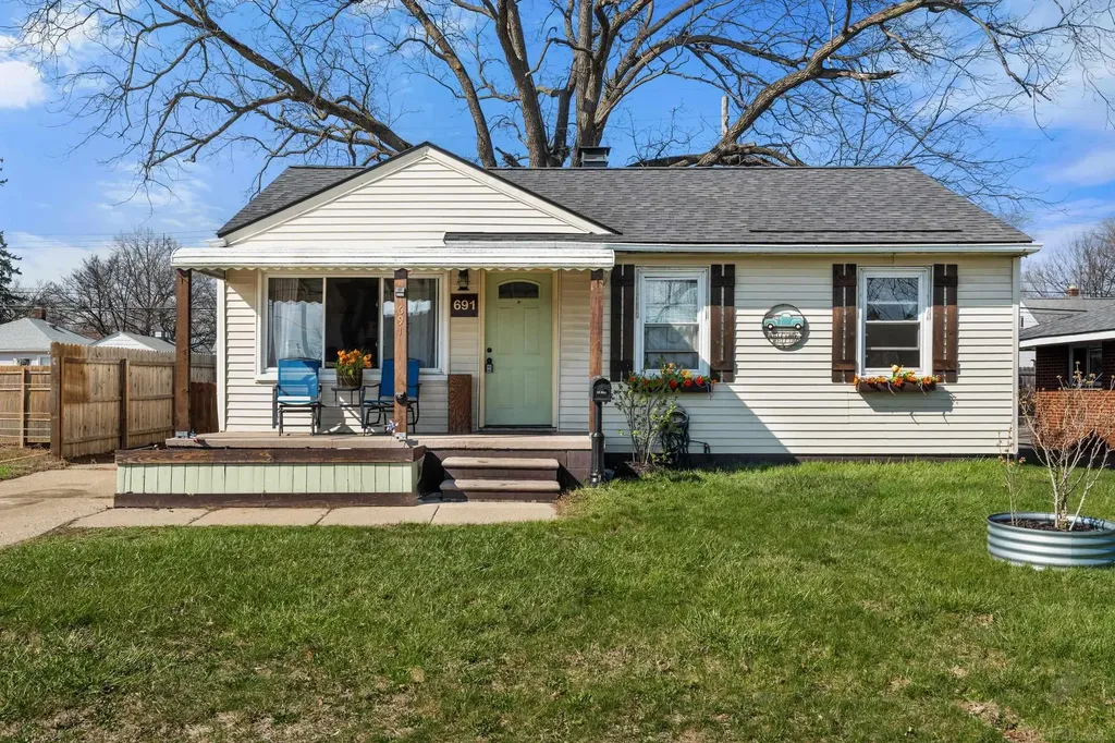 691 E Bennett Avenue Ferndale City MI 48220