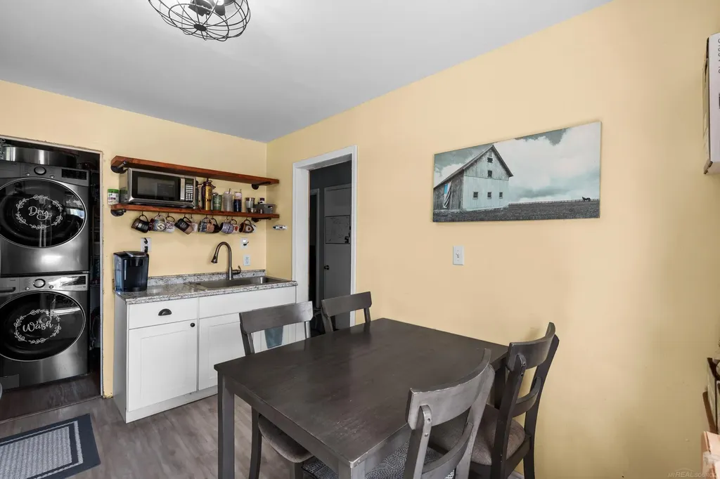 691 E Bennett Avenue Ferndale City MI 48220