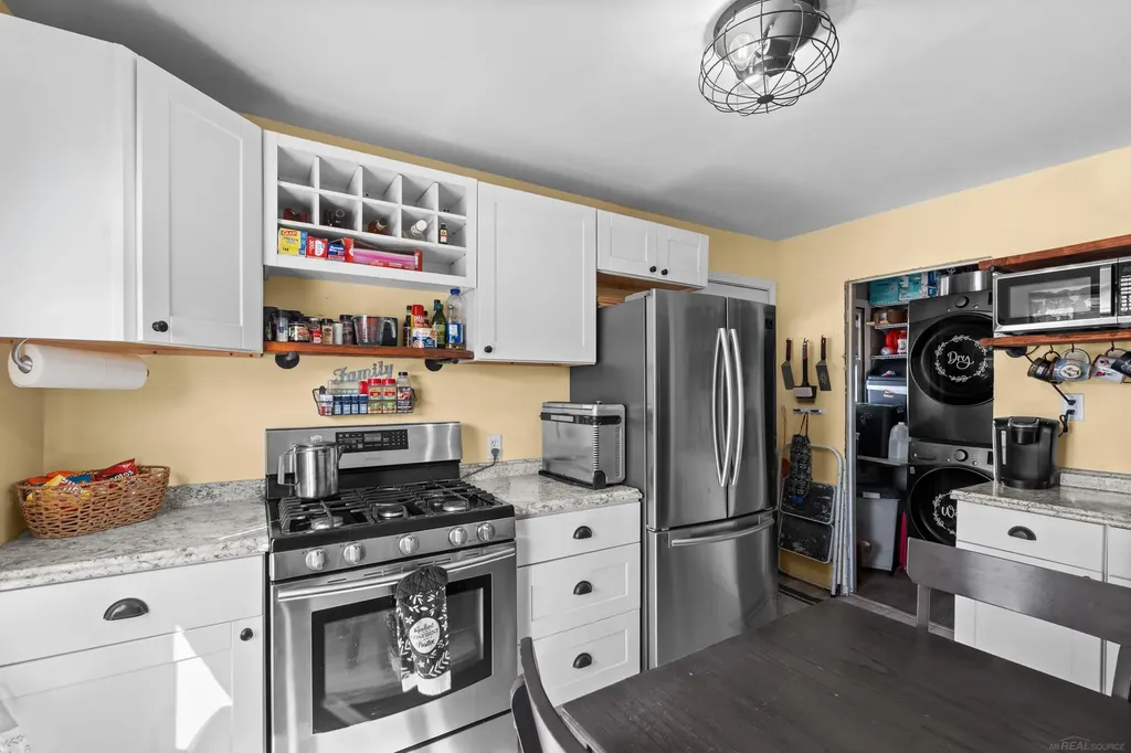 691 E Bennett Avenue Ferndale City MI 48220