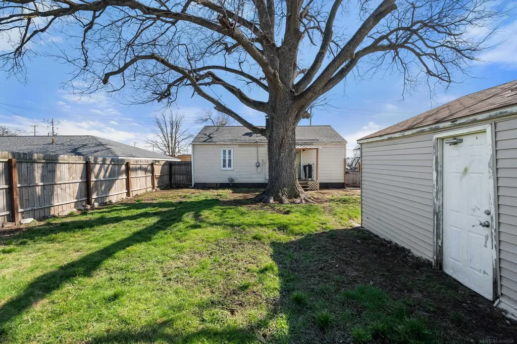 691 E Bennett Avenue Ferndale City MI 48220