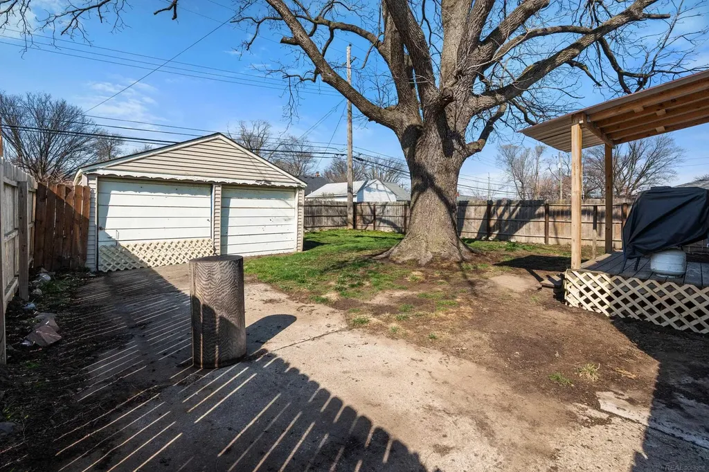 691 E Bennett Avenue Ferndale City MI 48220