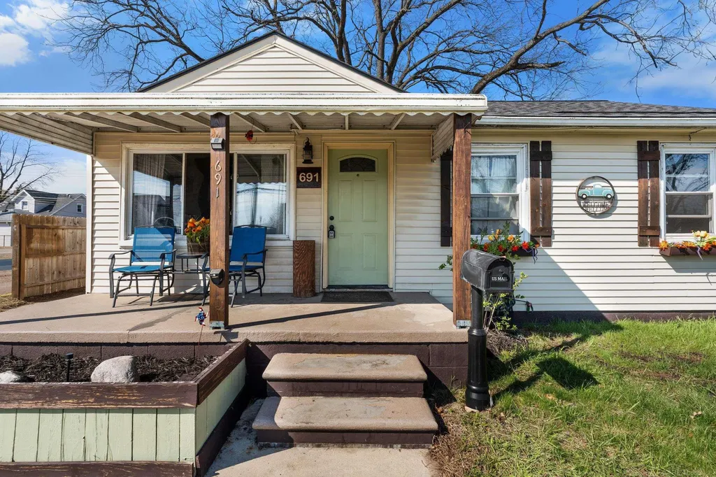 691 E Bennett Avenue Ferndale City MI 48220