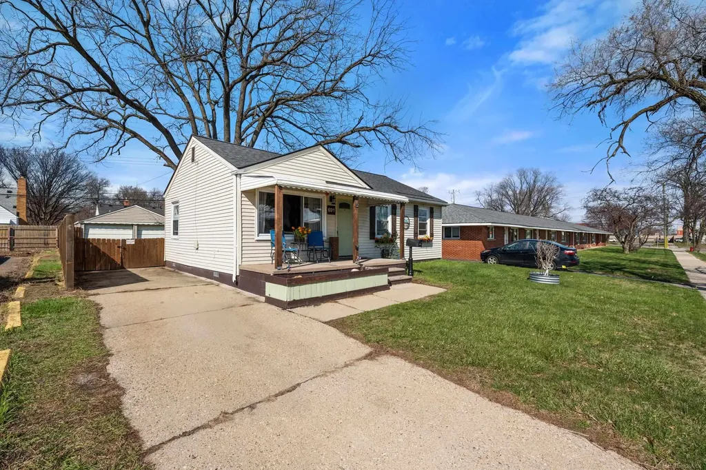 691 E Bennett Avenue Ferndale City MI 48220