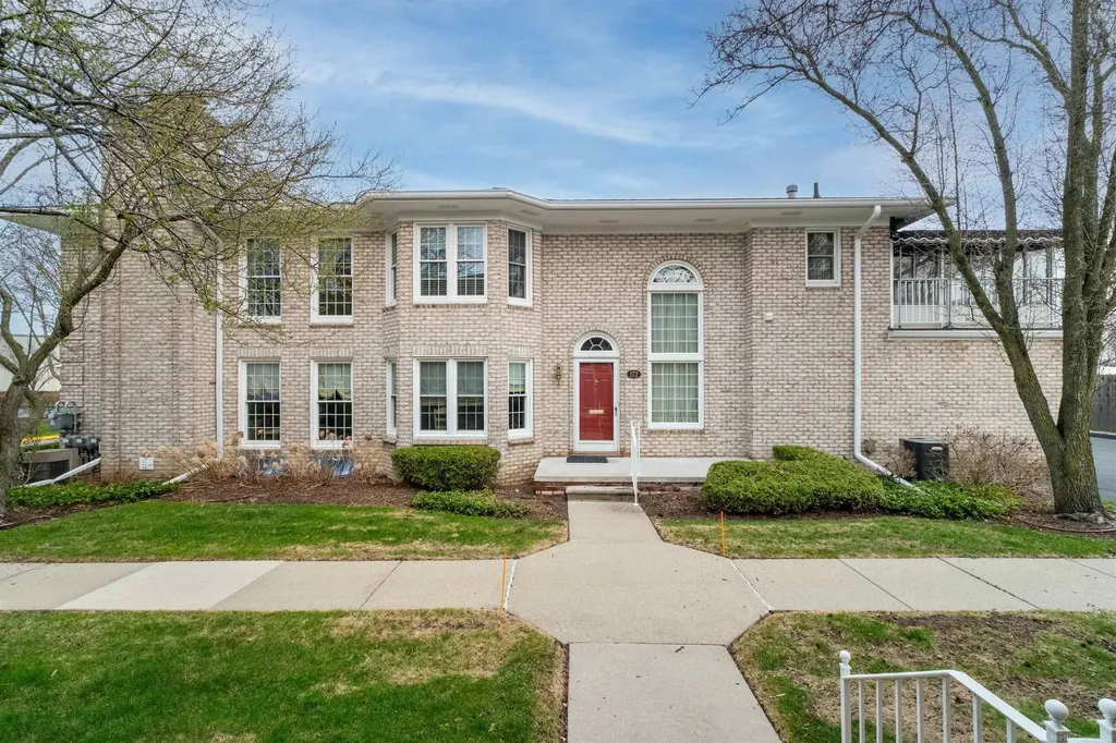 172 Windwood Pointe Avenue St. Clair Shores City MI 48080