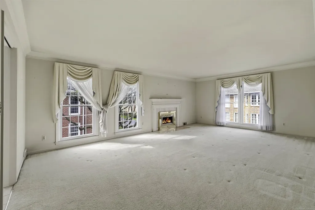 172 Windwood Pointe Avenue St. Clair Shores City MI 48080