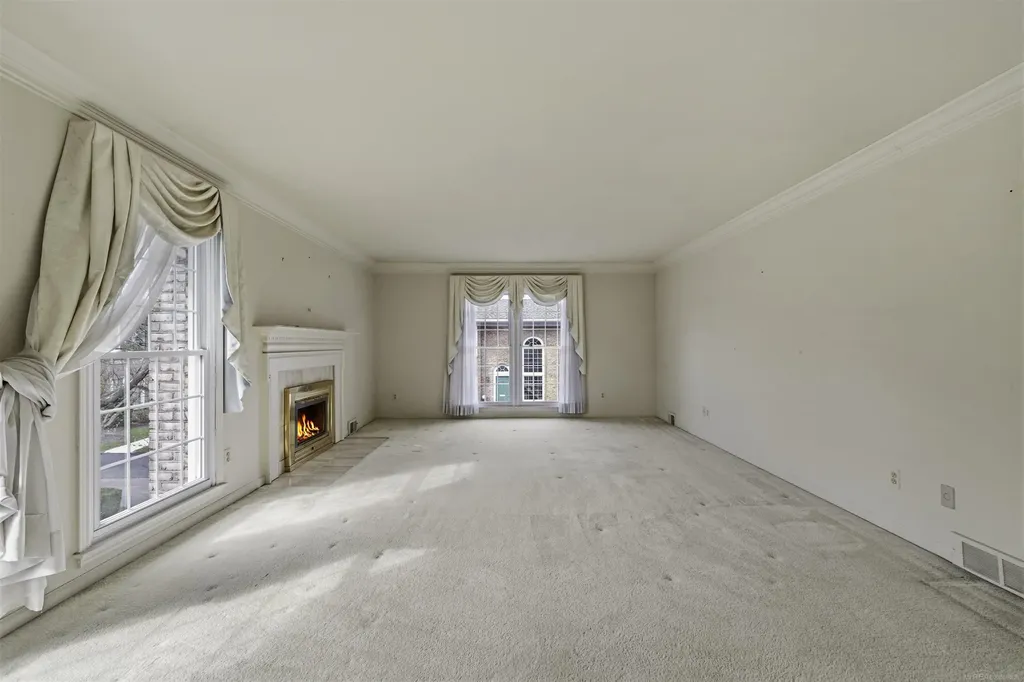 172 Windwood Pointe Avenue St. Clair Shores City MI 48080