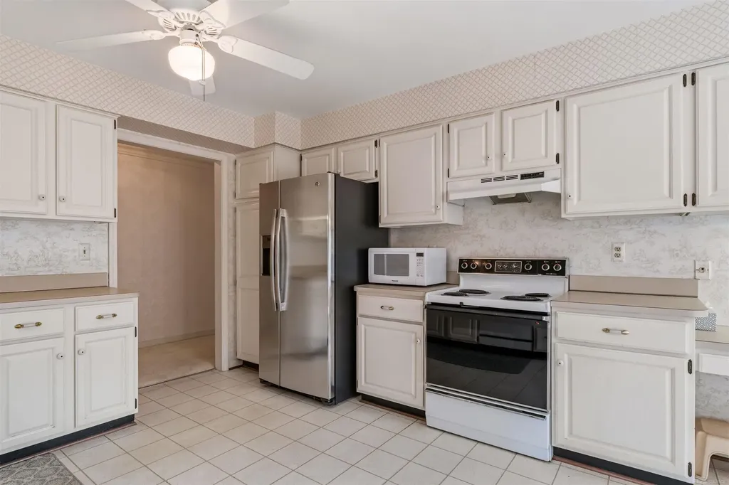 172 Windwood Pointe Avenue St. Clair Shores City MI 48080