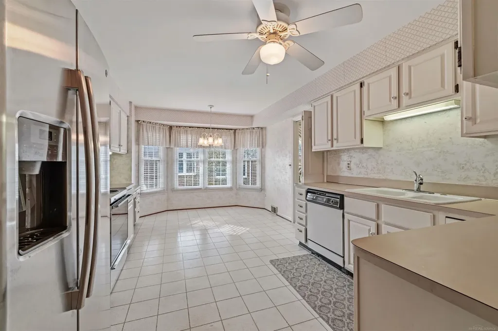 172 Windwood Pointe Avenue St. Clair Shores City MI 48080