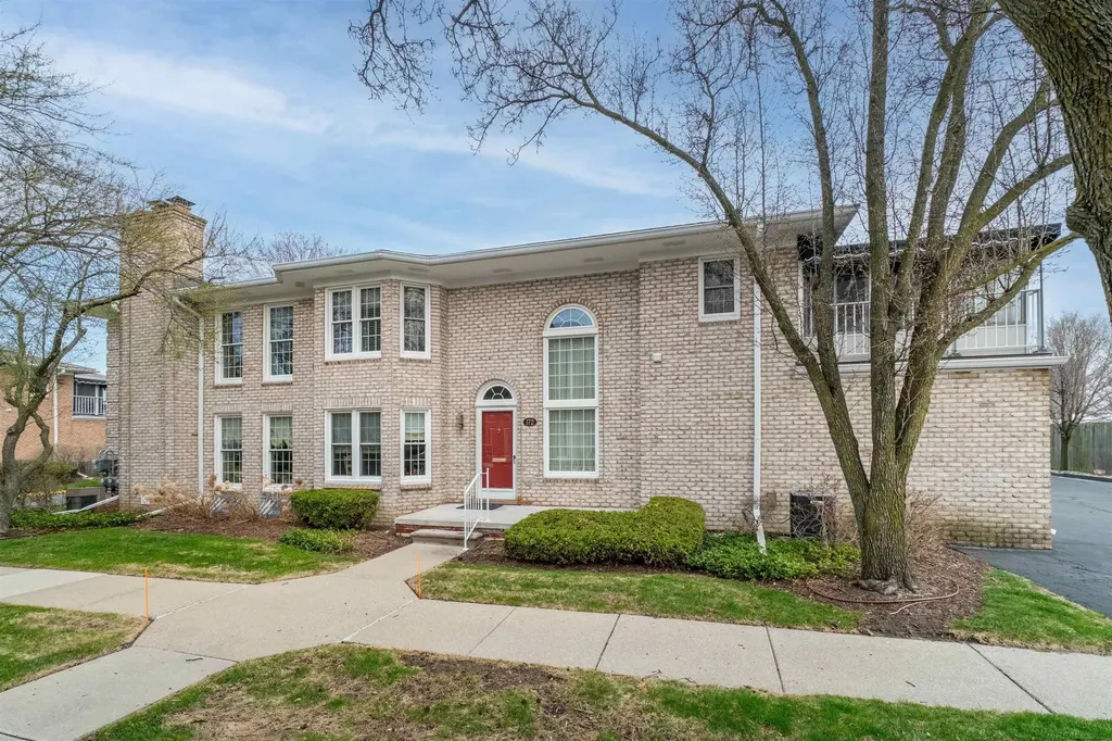 172 Windwood Pointe Avenue St. Clair Shores City MI 48080