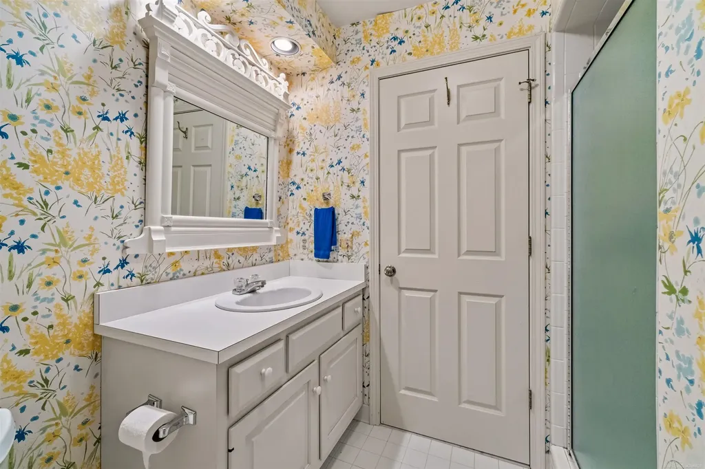 172 Windwood Pointe Avenue St. Clair Shores City MI 48080