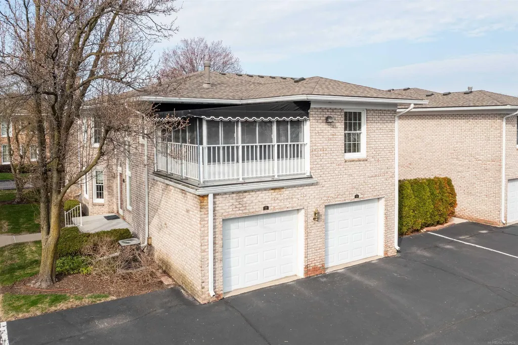 172 Windwood Pointe Avenue St. Clair Shores City MI 48080