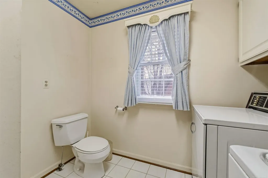 172 Windwood Pointe Avenue St. Clair Shores City MI 48080