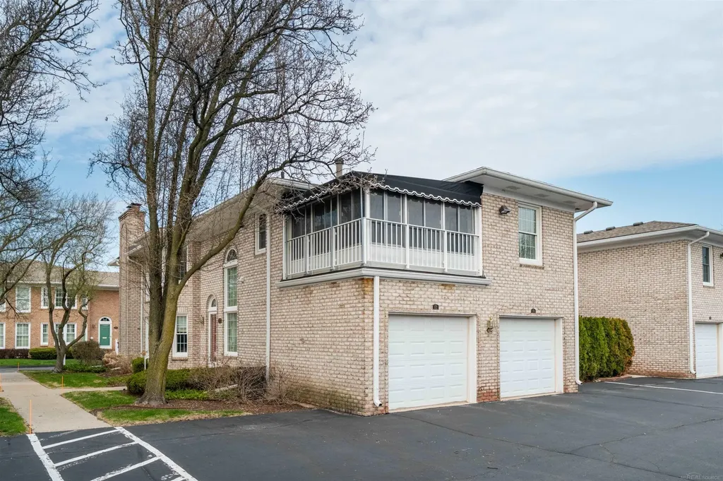 172 Windwood Pointe Avenue St. Clair Shores City MI 48080