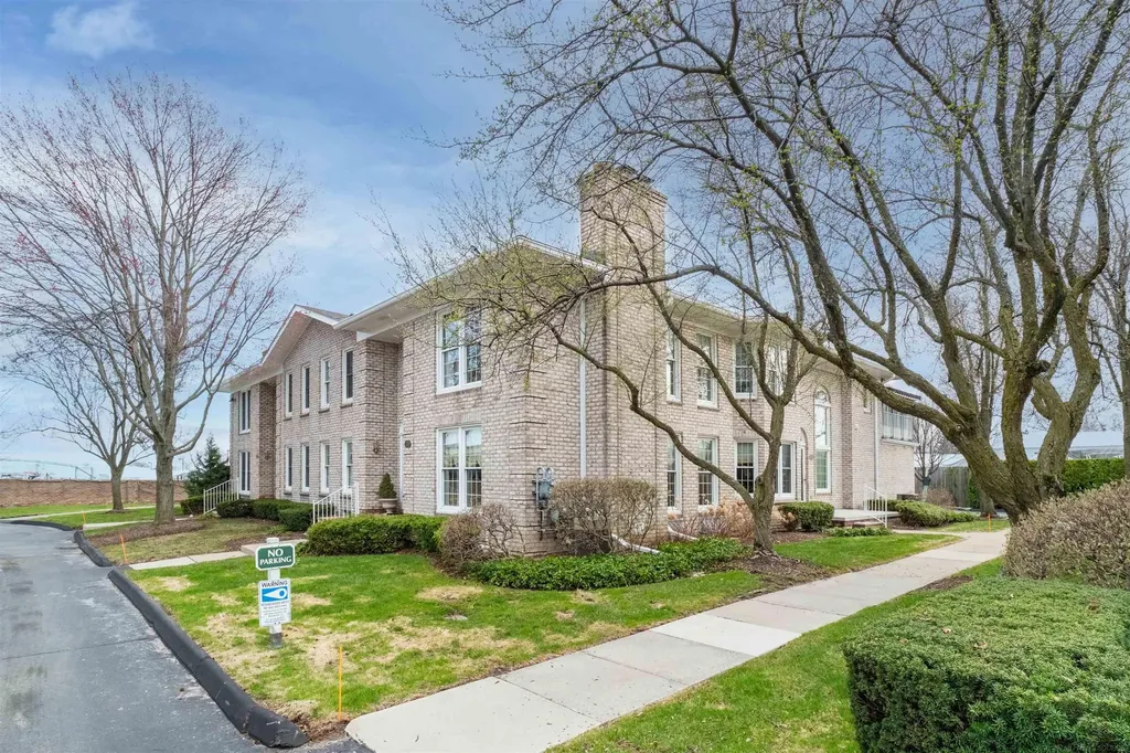 172 Windwood Pointe Avenue St. Clair Shores City MI 48080