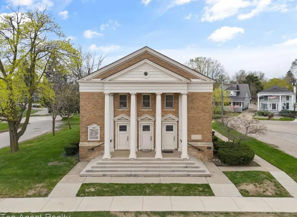 71 S Washington Boulevard Oxford Village MI 48371