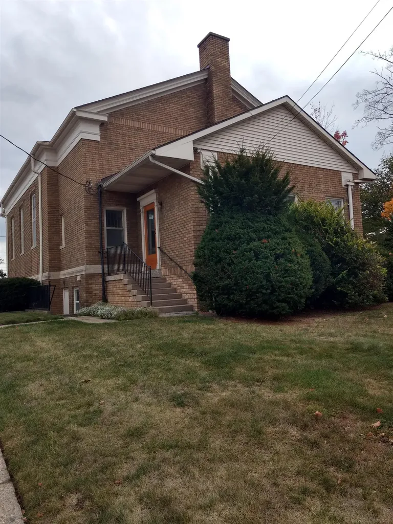 71 S Washington Boulevard Oxford Village MI 48371
