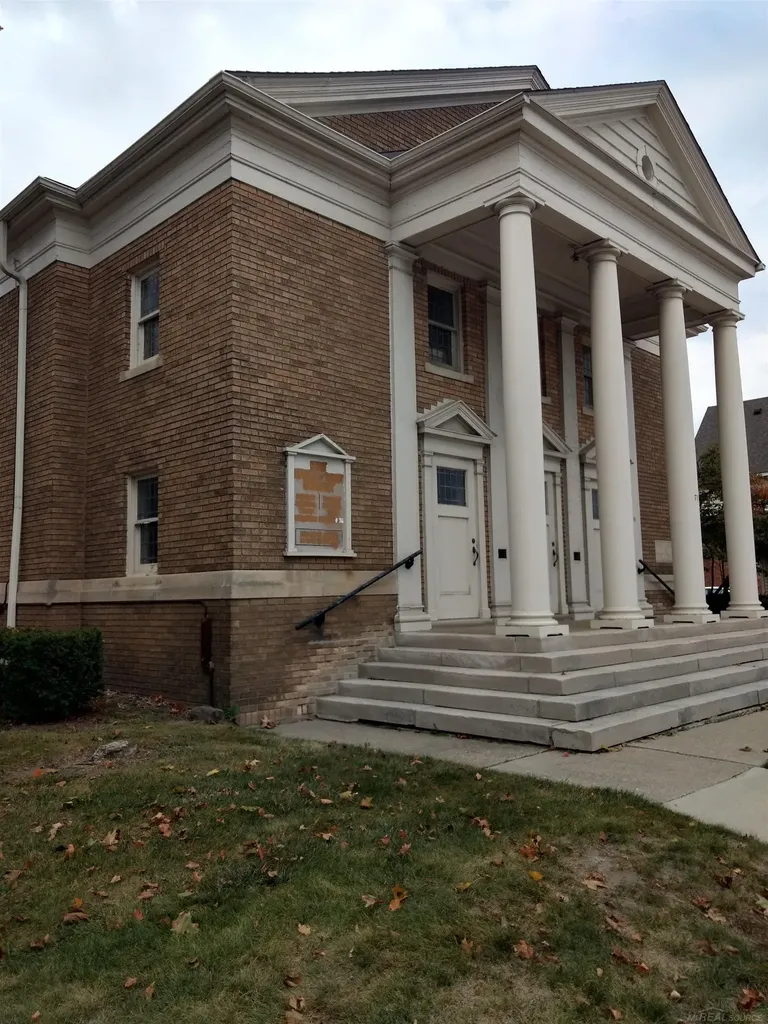 71 S Washington Boulevard Oxford Village MI 48371